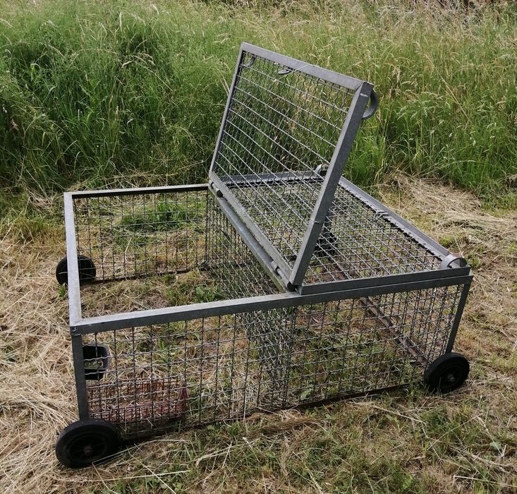 Klatka wybiegowa dla zwierząt.