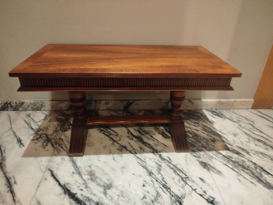 Mesa baixa de madeira antiga negociável