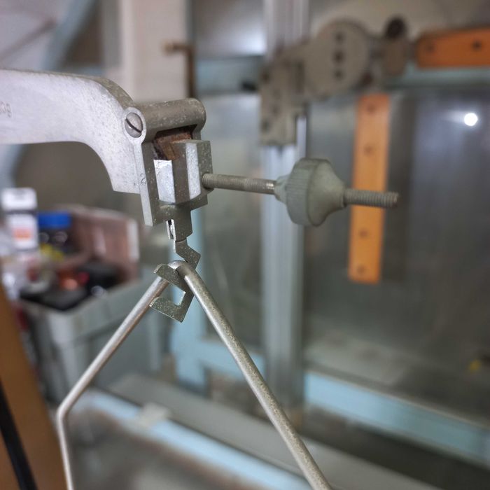 Balança de precisão com sistema hidráulico