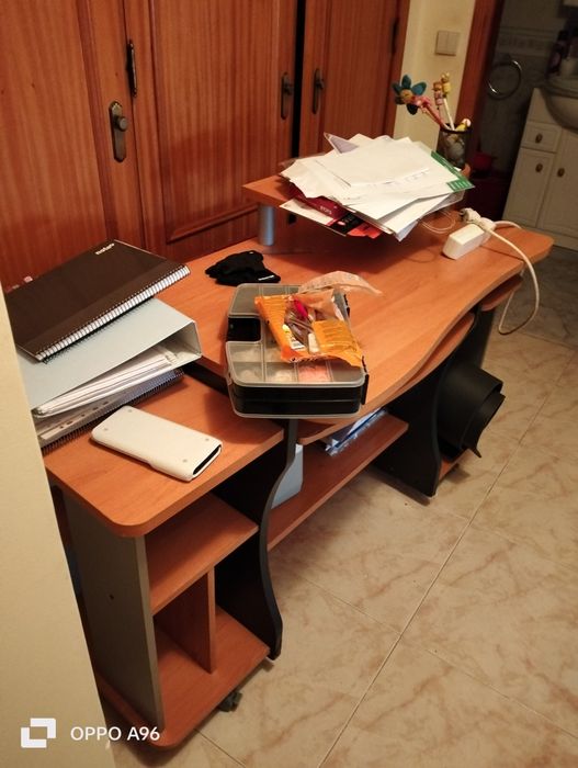 Vendo secretária de estudo