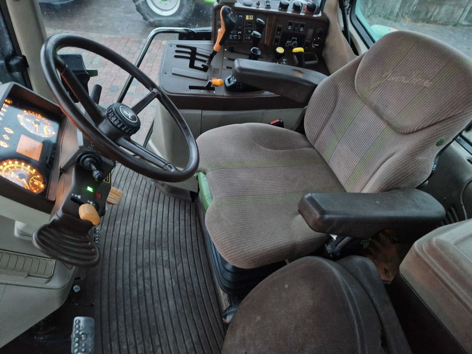 Ciągnik John Deere  6820