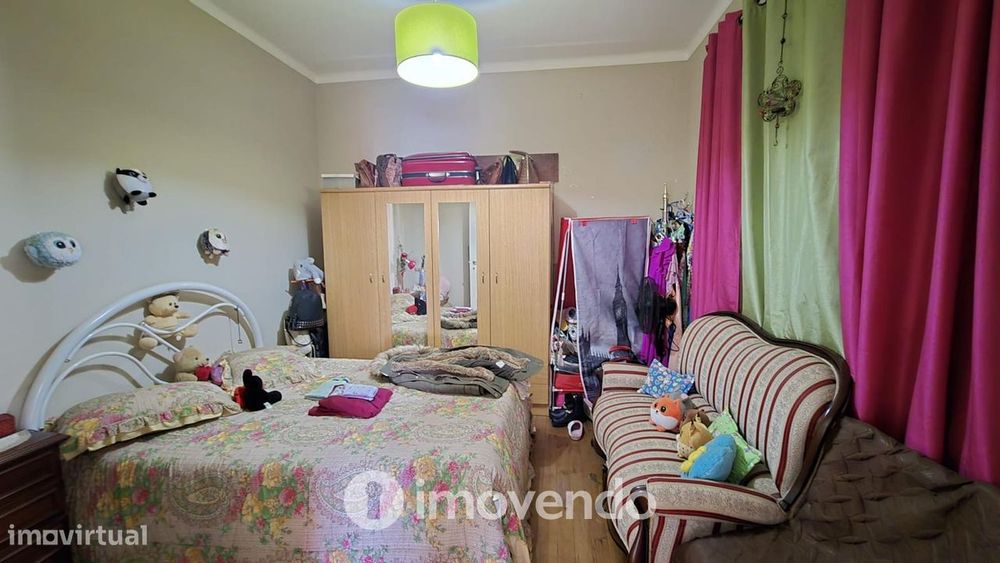 Prédio urbano, com três T4 e garagem, em Asseiceira, Tomar