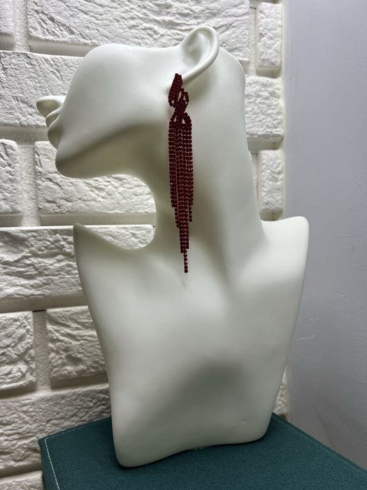 Nowe luksusowe kolczyki „Czerwony Diament”.