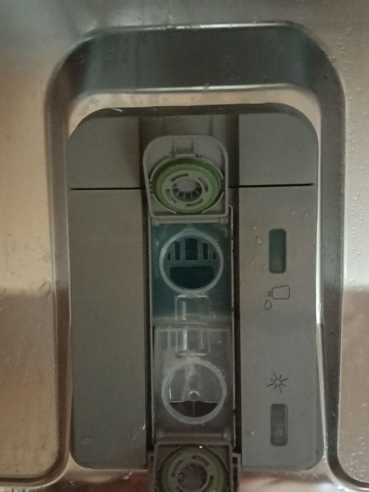 Máquina de lavar louça impecável
