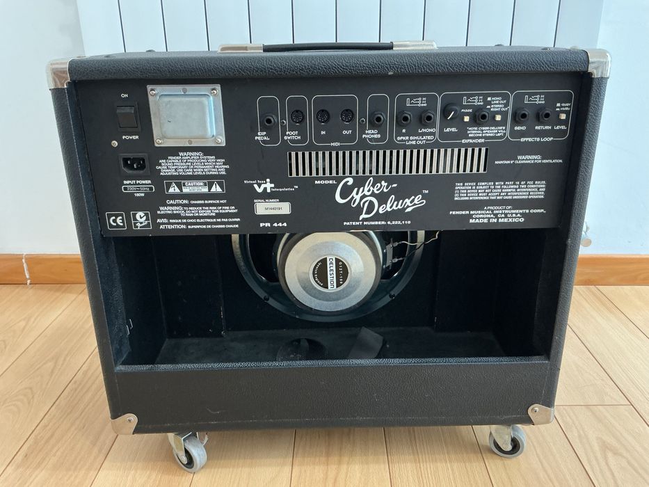 Fender Cyber-Deluxe 65W (C/ Pedal 4-Botões) – Raro/Vintage Digital