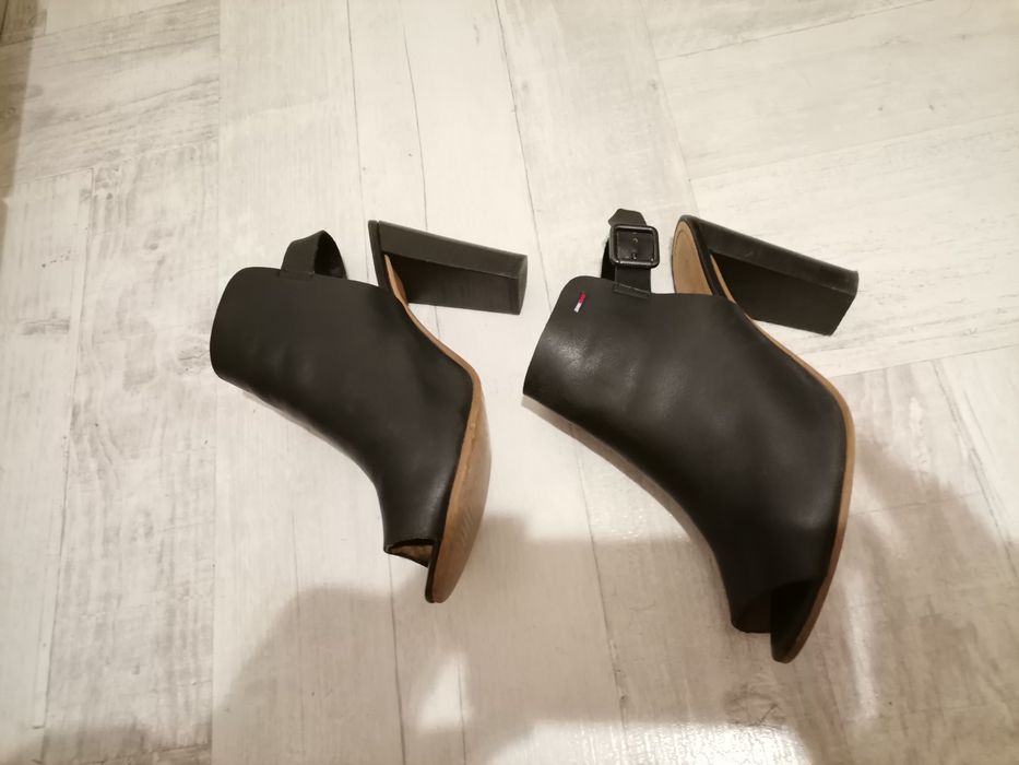 Sandały r41 Hilfiger, czarne wysokie eleganckie