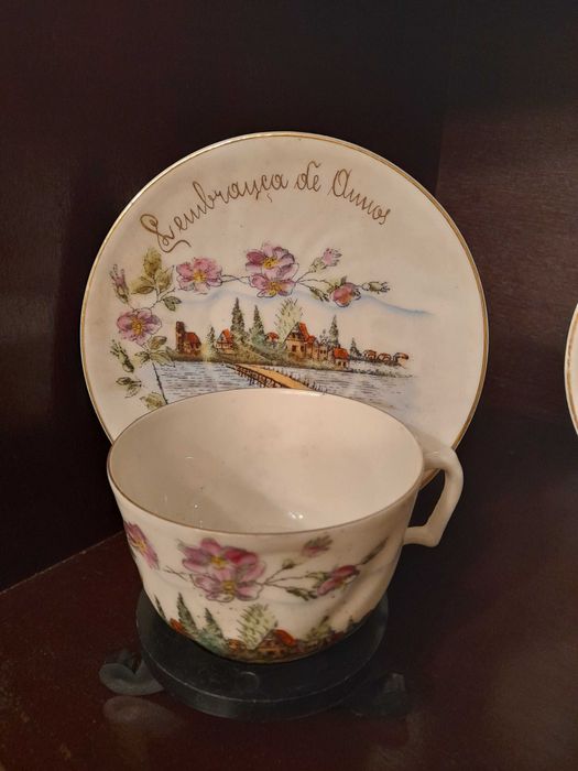 Pires + Chávena em Faiança da Vista Alegre --Muito antiga