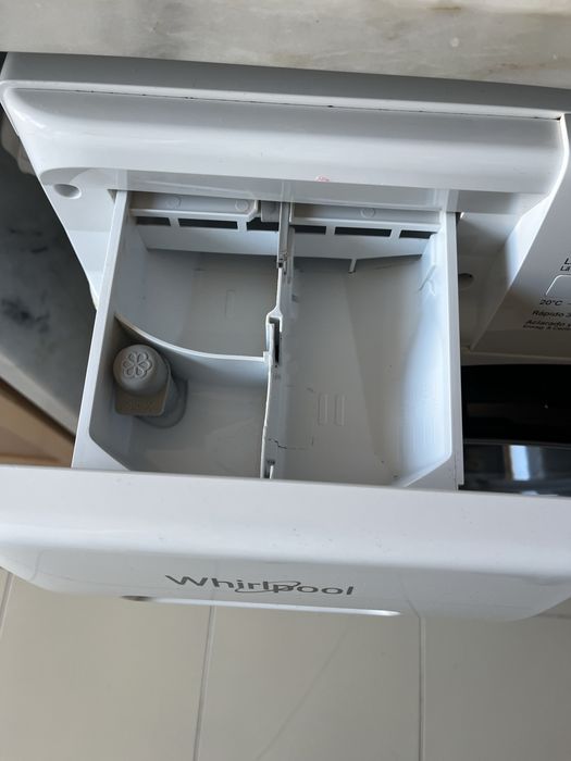 Máquina de Lavar Roupa Whirlpool 7kg FreshCare+ (Para Peças / Avariada)