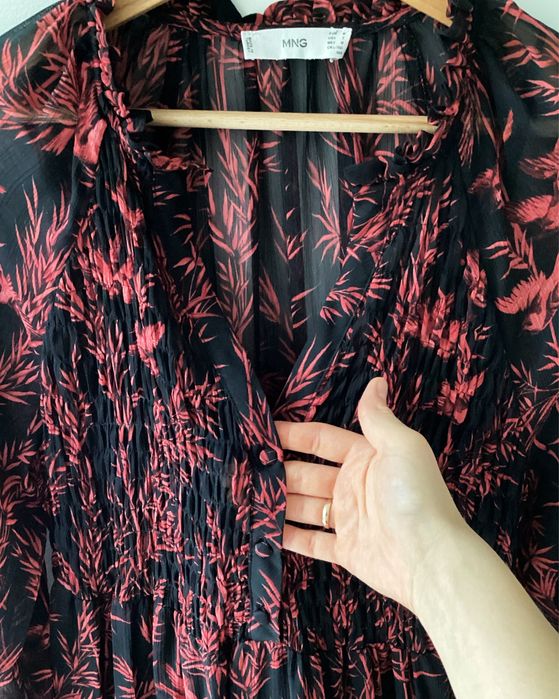 Czarna sukienka maxi w print midi Mango 38 M