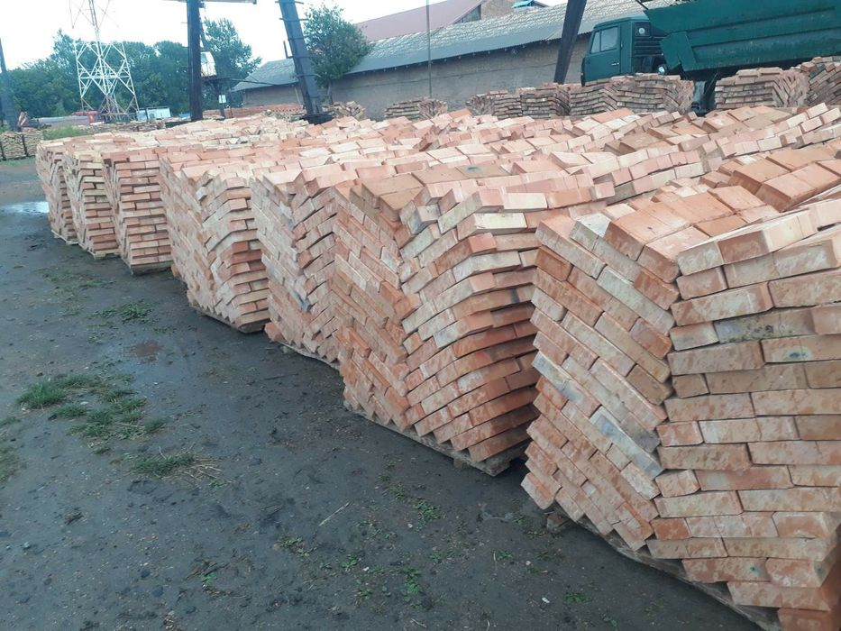 Цегла (повнотіла М100-125)