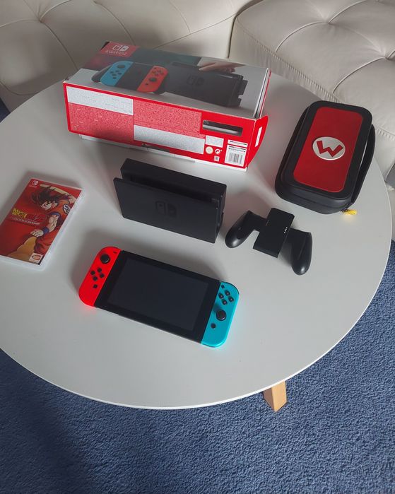 Konsola Nintendo switch z pakietem około 16 gier