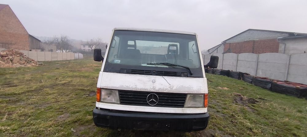 Mercedes MB 100 na części
