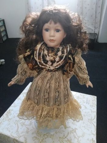 Bonecas de porcelana antigas com suporte