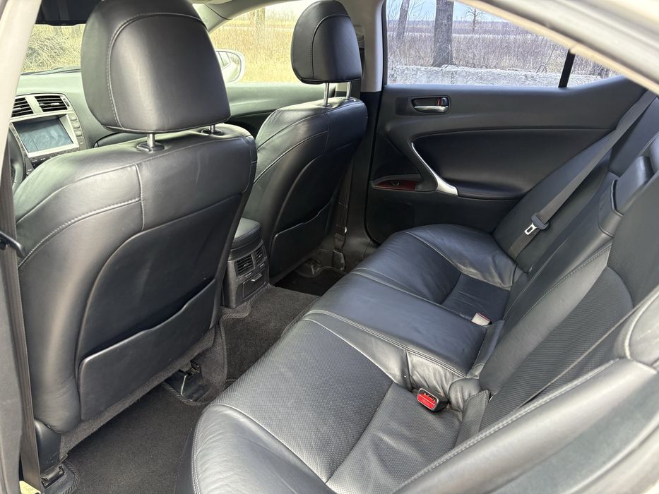 Шикарный Lexus IS 250