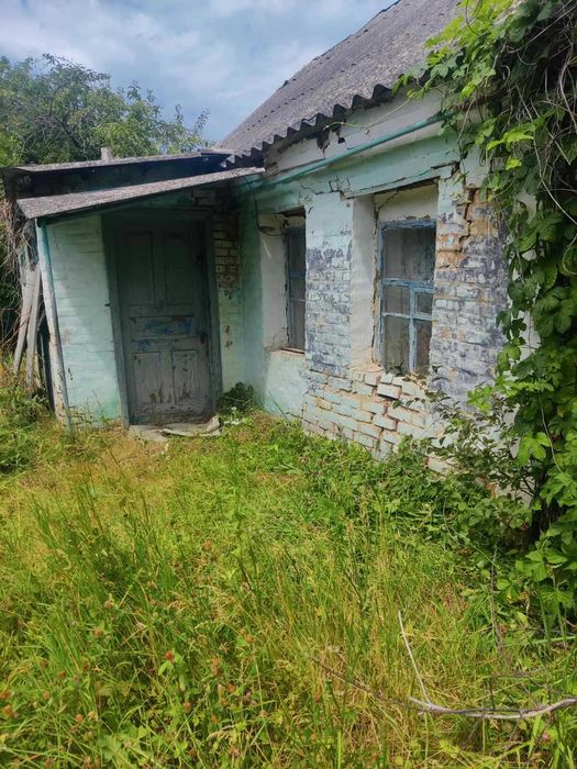 Продам земельну ділянку з старою хатою у центрі диканьки