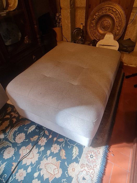 Sofá semi-novo em tecido com chaise longue amovivel