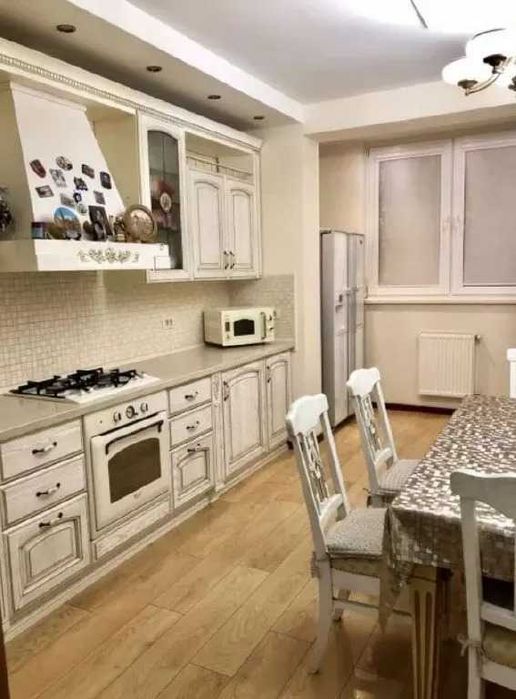 3 кім.квартира 5/10 Сахарова 90 кв.м 3 лоджії Євроремонт Меблі Техніка