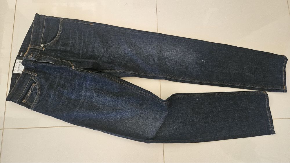 Boss _ Spodnie jeansy regular fit W30 L32 nowe