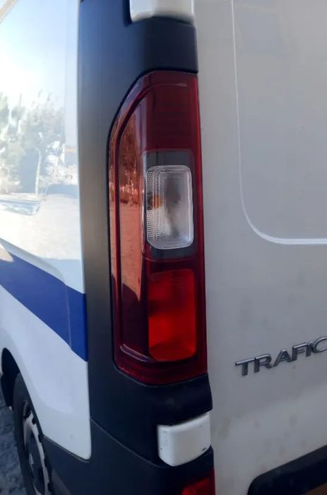 Farolim Esquerdo Renault Trafic III 2016