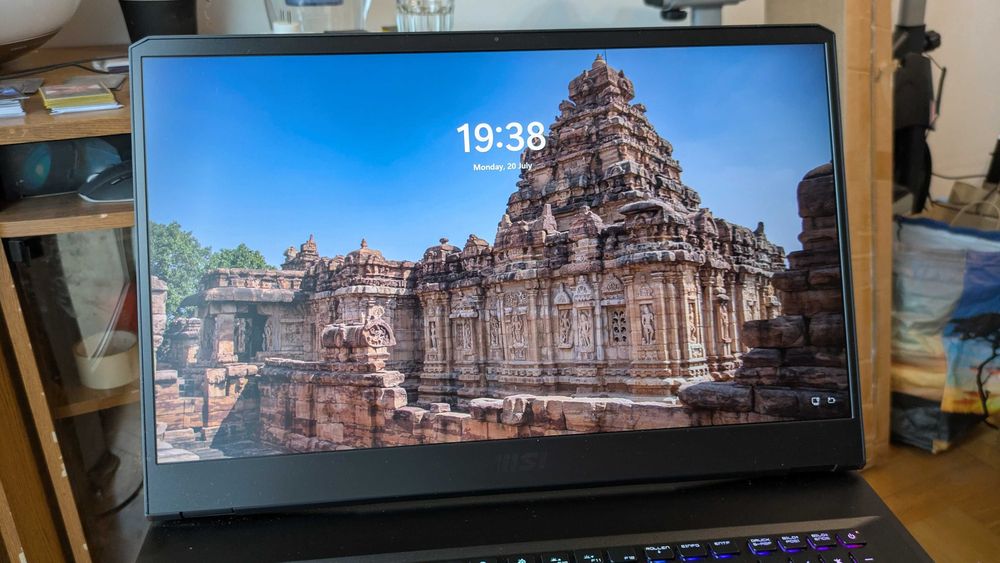MSI Alpha 17 C7V (C7VG-054) R7-7840HX 32GB 1TB RTX4070 laptop gamingowy