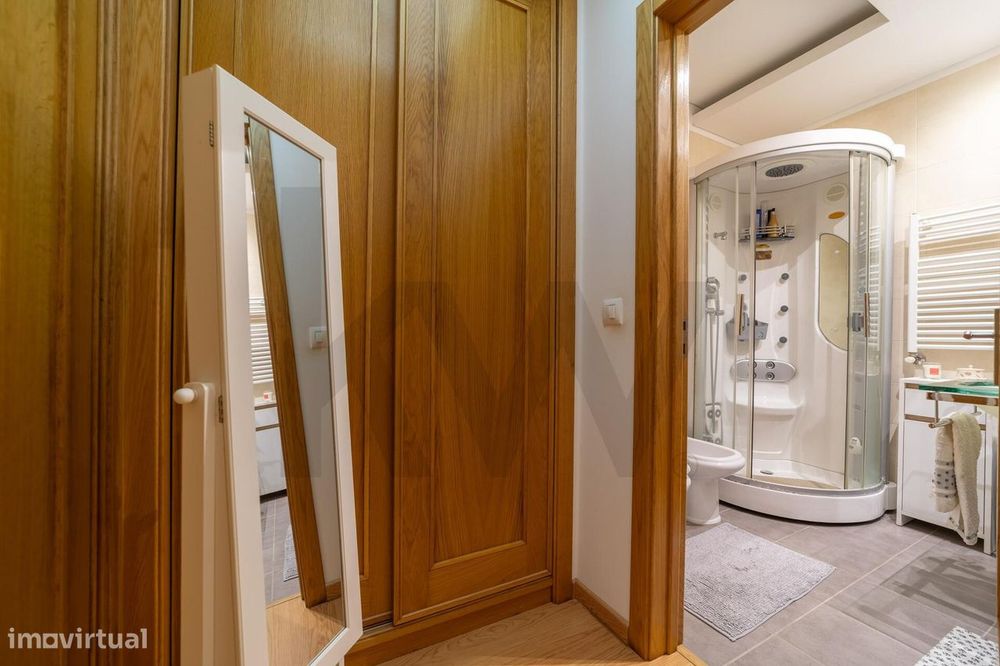 Apartamento T3 com Suite, Arrecadação e Garagem para 3 Carros