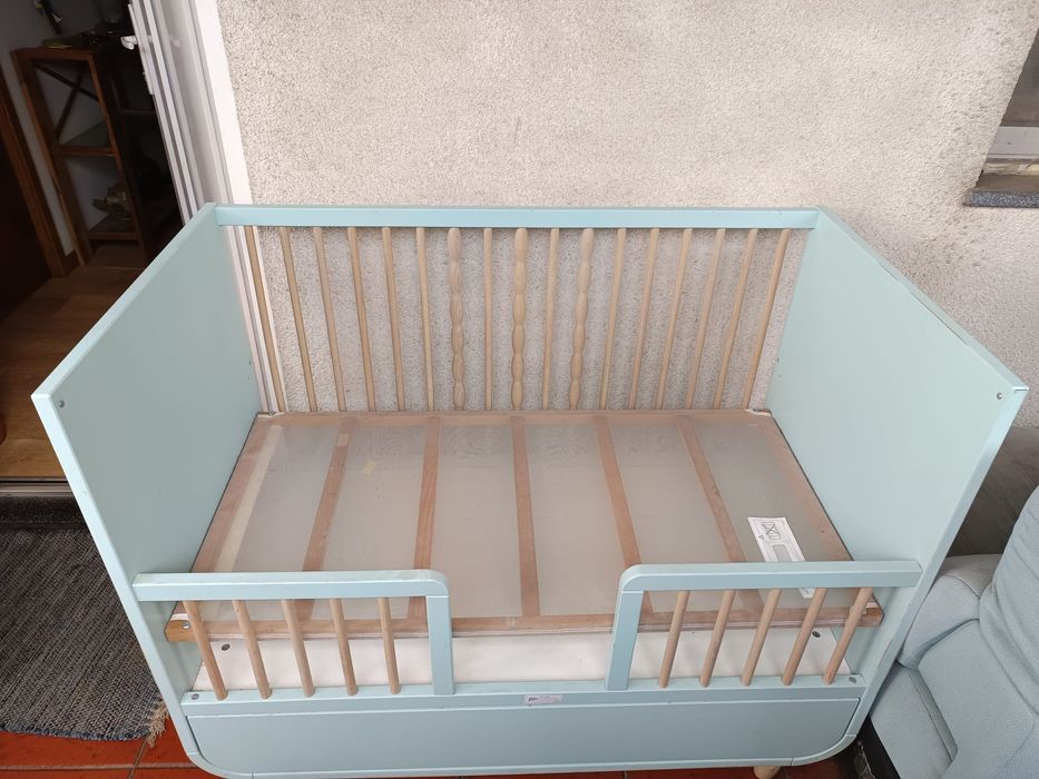 Berço para criança e bebê