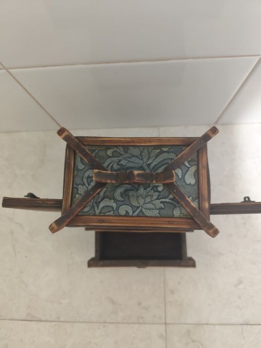 Oratório antigo em madeira