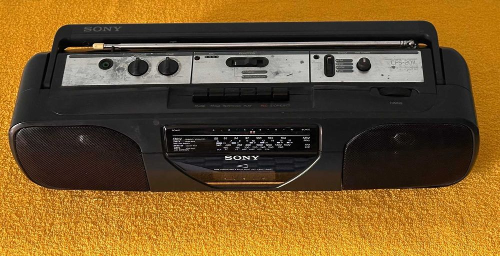 Radio-magnetofon stereofoniczny SONY CFS-201 w 100% sprawny