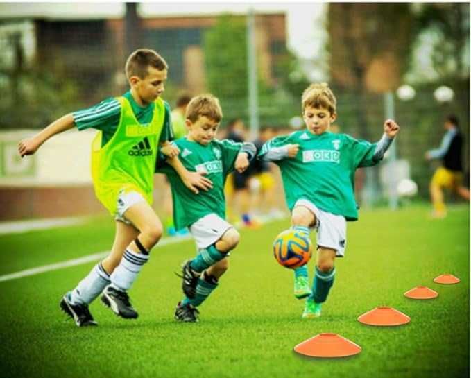 Pachołki treningowe elastyczne grzybki talerzyki piłkarskie