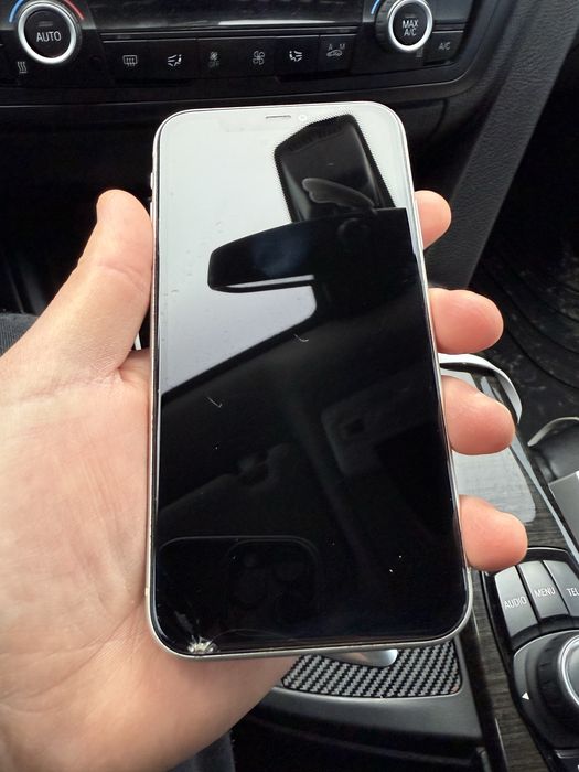 Продам Iphone 11 128 GB White 72% акб с трещиной на екране