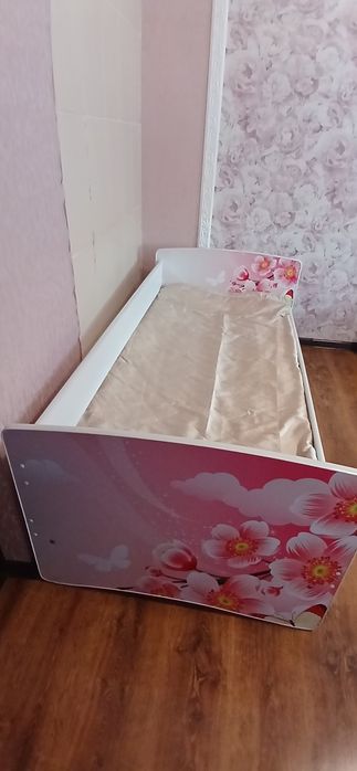 Ліжко односпальне,дитяче!