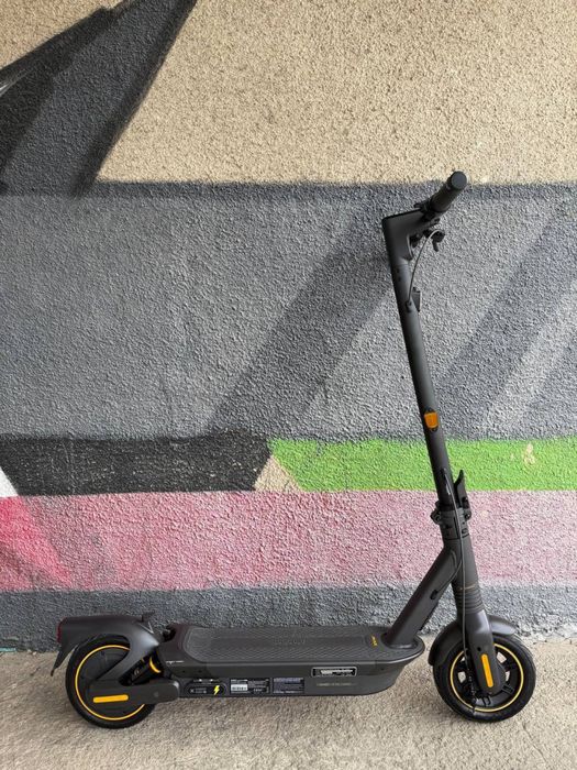 Електросамокат Segway Ninebot MAX G2 E( стан як новий, мінімальний пробіг)