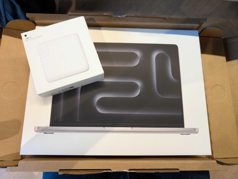 Laptop Apple MacBook Pro M5/16GB/1TB Srebrny + 96W zasilacz