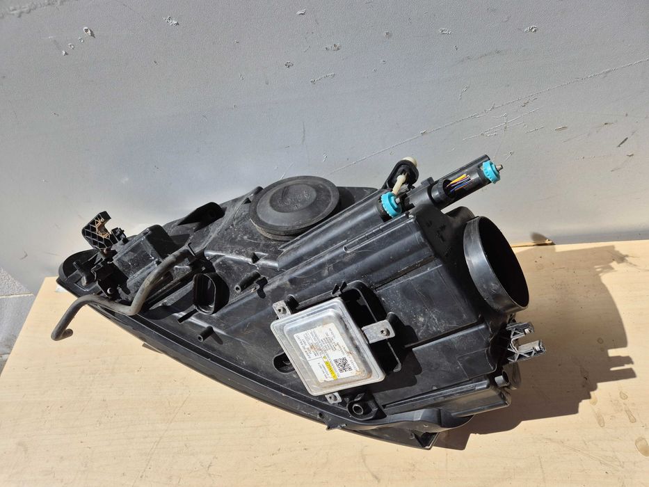 Audi A3 8P lift lampa przednia prawa led xenon.