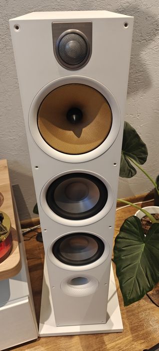 Bowers & Wilkins 683 s2 (białe kolumny podłogowe B&W)