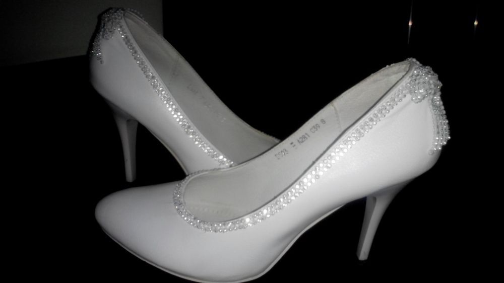 Туфлі білі жіночі