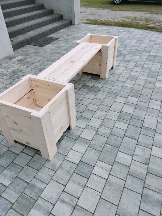ławeczka z donicami nowa