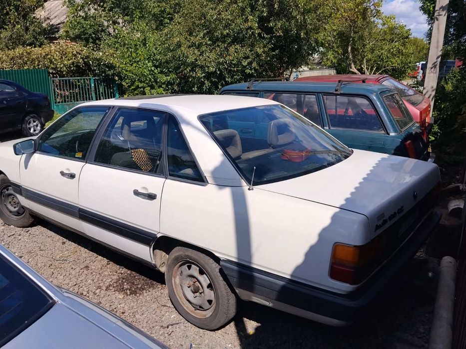 Продам АУДІ 100 1984 рік 2.2 бензин