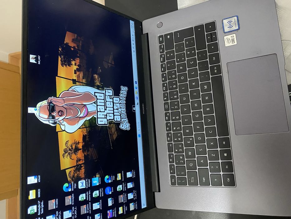 Huawei Matebook D1564585738921474121