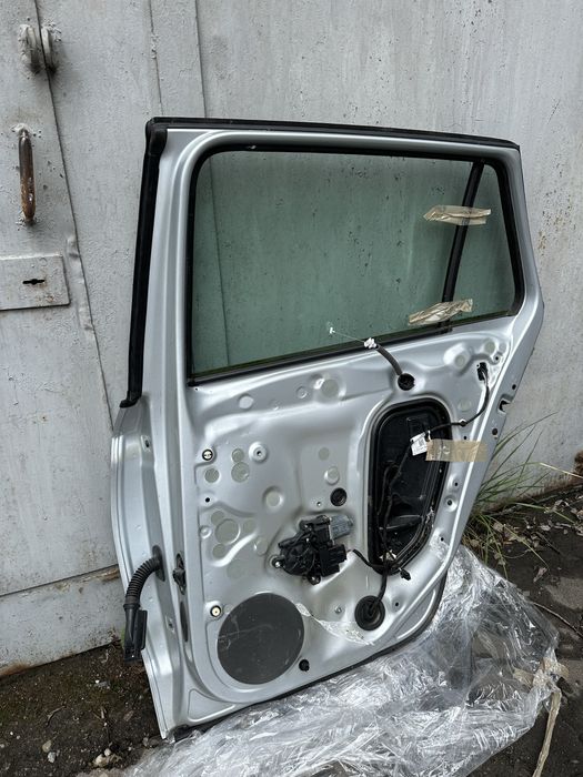 Skoda Kamiq дверка задня права