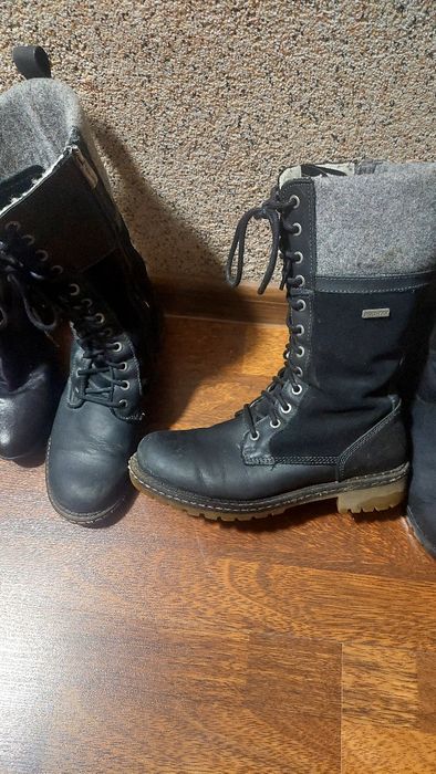 Лот жіночого взуття