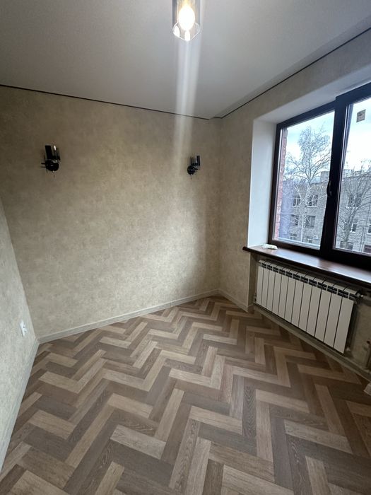 Продам 3-х кімнатну квартиру в центрі м. Лозова