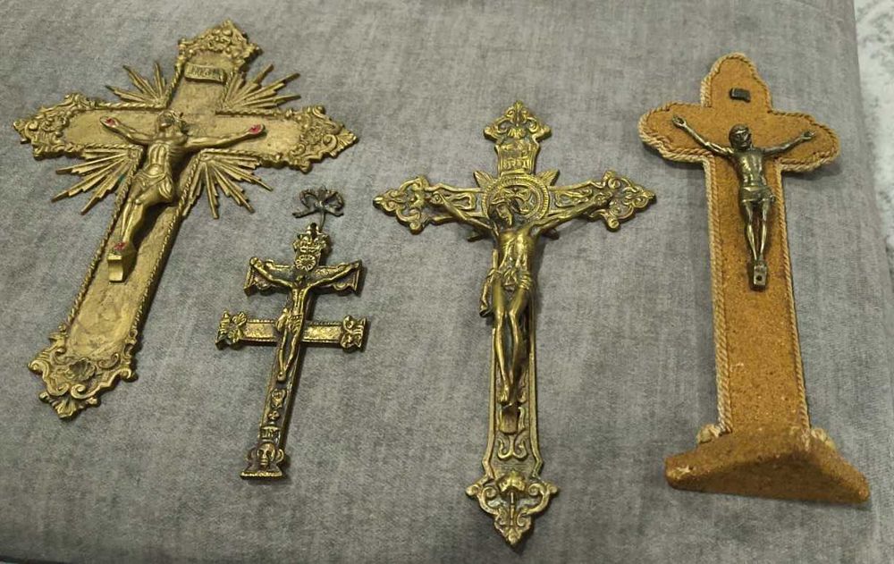 Crucifixos antigos