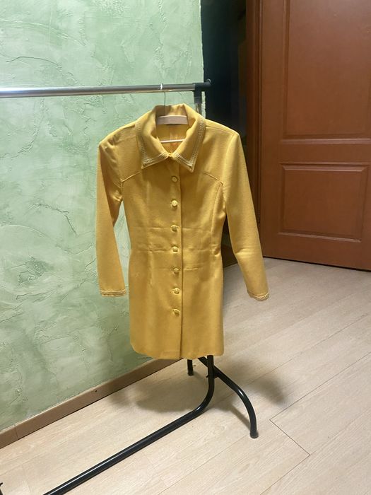 Сукня Roccobarocco жовто-гарячого кольору