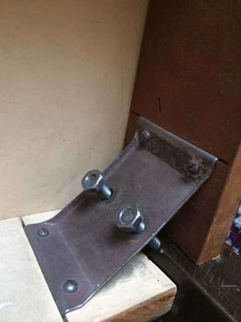 Стол обеденный деревянный