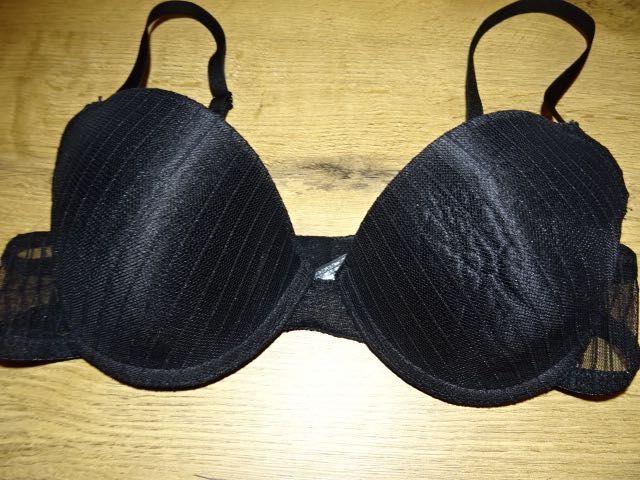 Primark czarny biustonosz 75 B