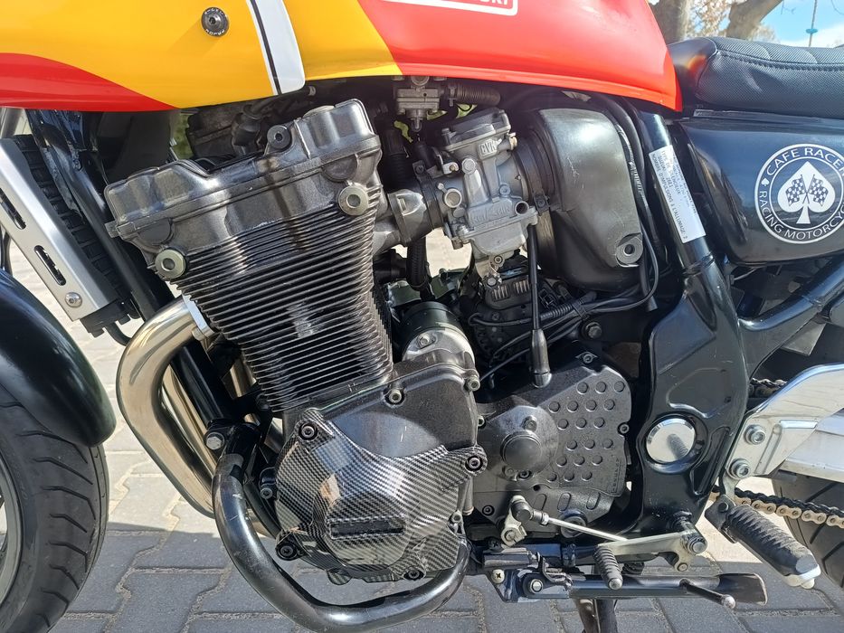 Suzuki GSX 750 Inazuma Cafe Racer