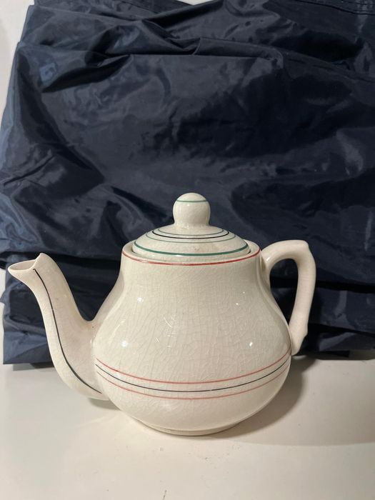 Bule da Fábrica Lusitânia, de Coimbra, cerâmica de qualidade