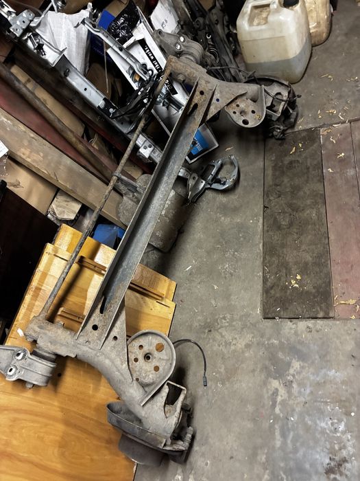 Балка пасат б5, амортизатори задні пружини