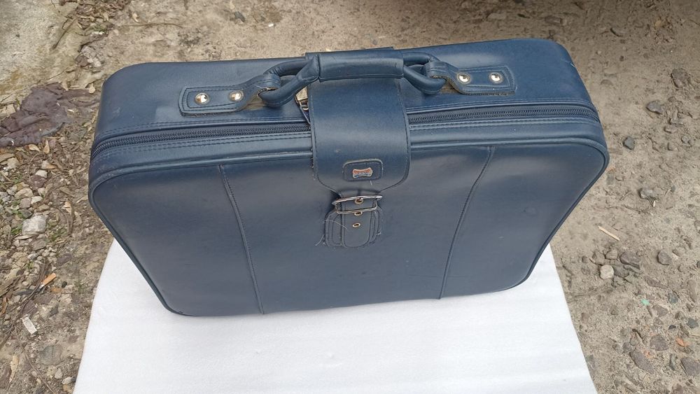 Валіза(чемодан),стан на фото